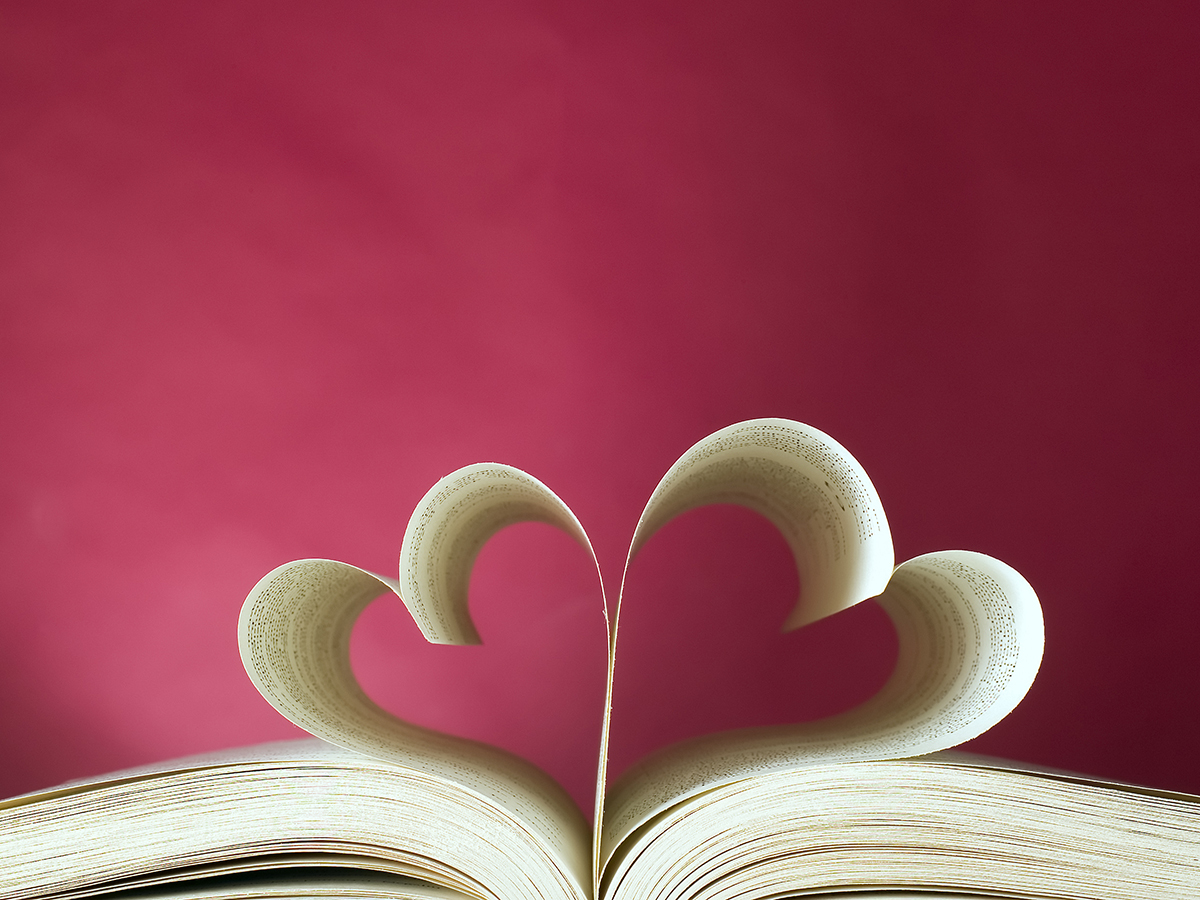 Romancing the Reader: August Is Read a Romance Month!